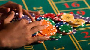 Filipino player using queenbet on a smartphone for sports betting and online slots